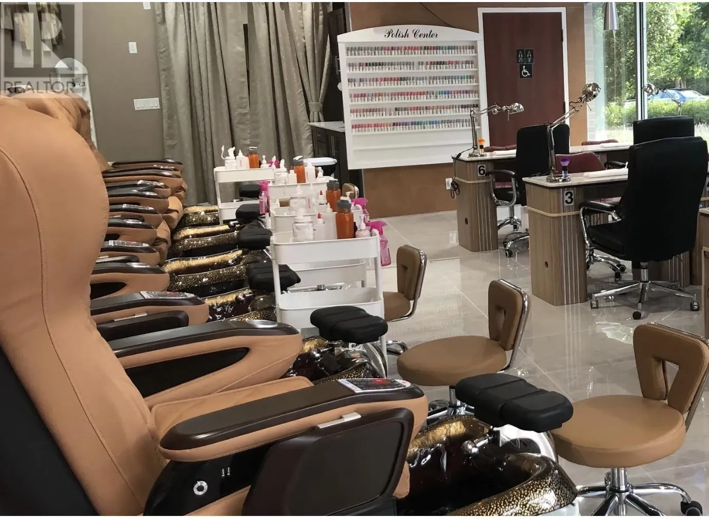 11819 Confidential, North Vancouver, British Columbia V0V 0V0