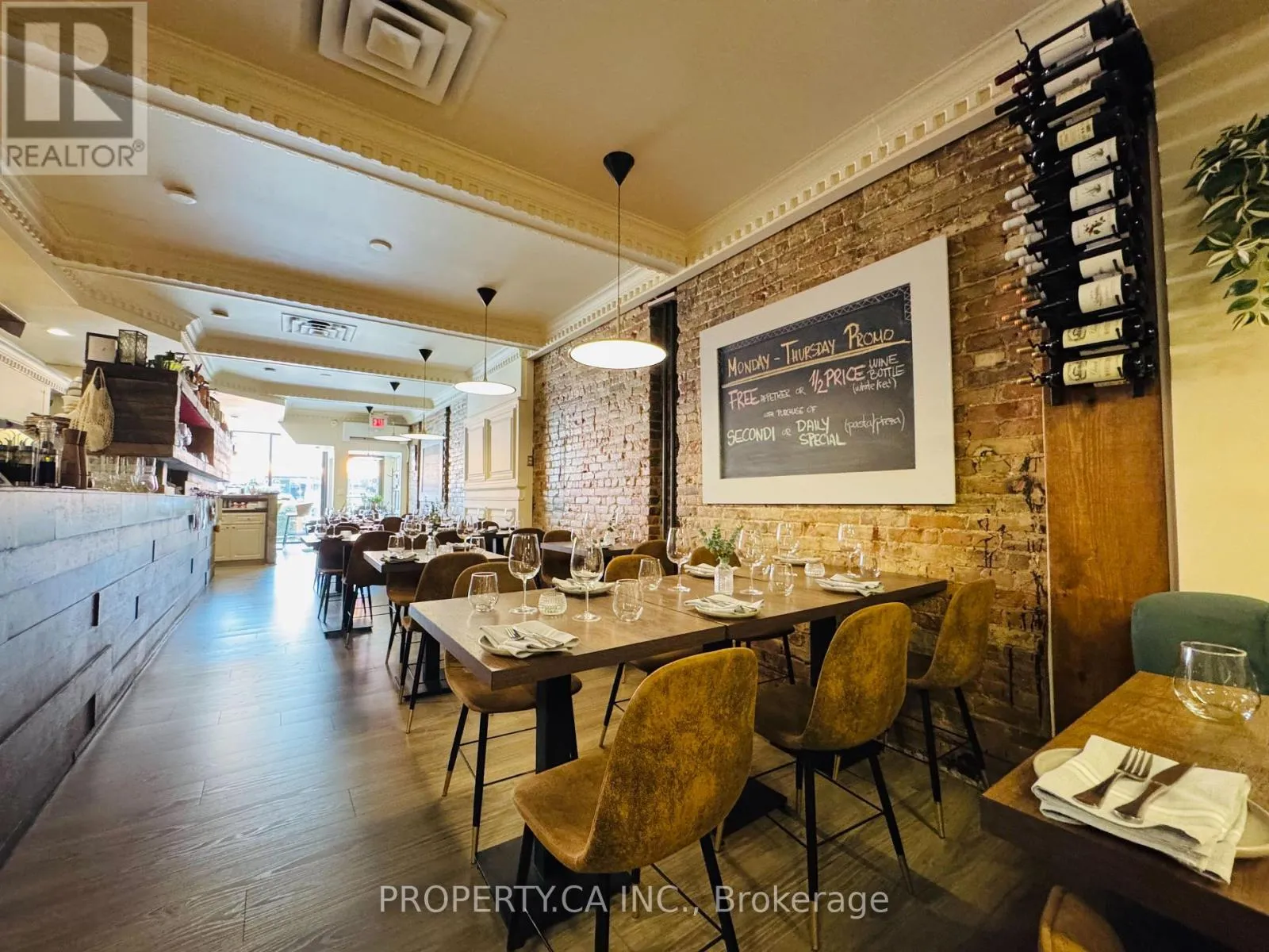 1182 St Clair Avenue W, Toronto, Ontario M6E 1B4