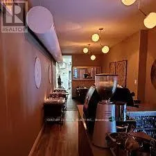 1183 Dundas Street W, Toronto, Ontario M6J 1X3