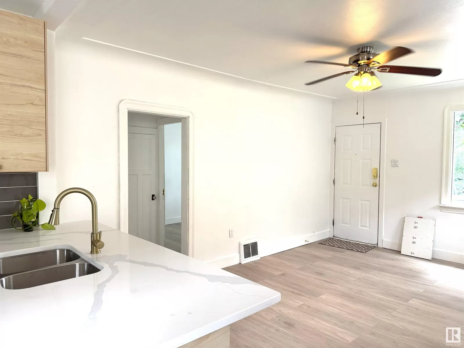 House for rent: 11840 70 St Nw, Edmonton, Alberta T5B 1T7