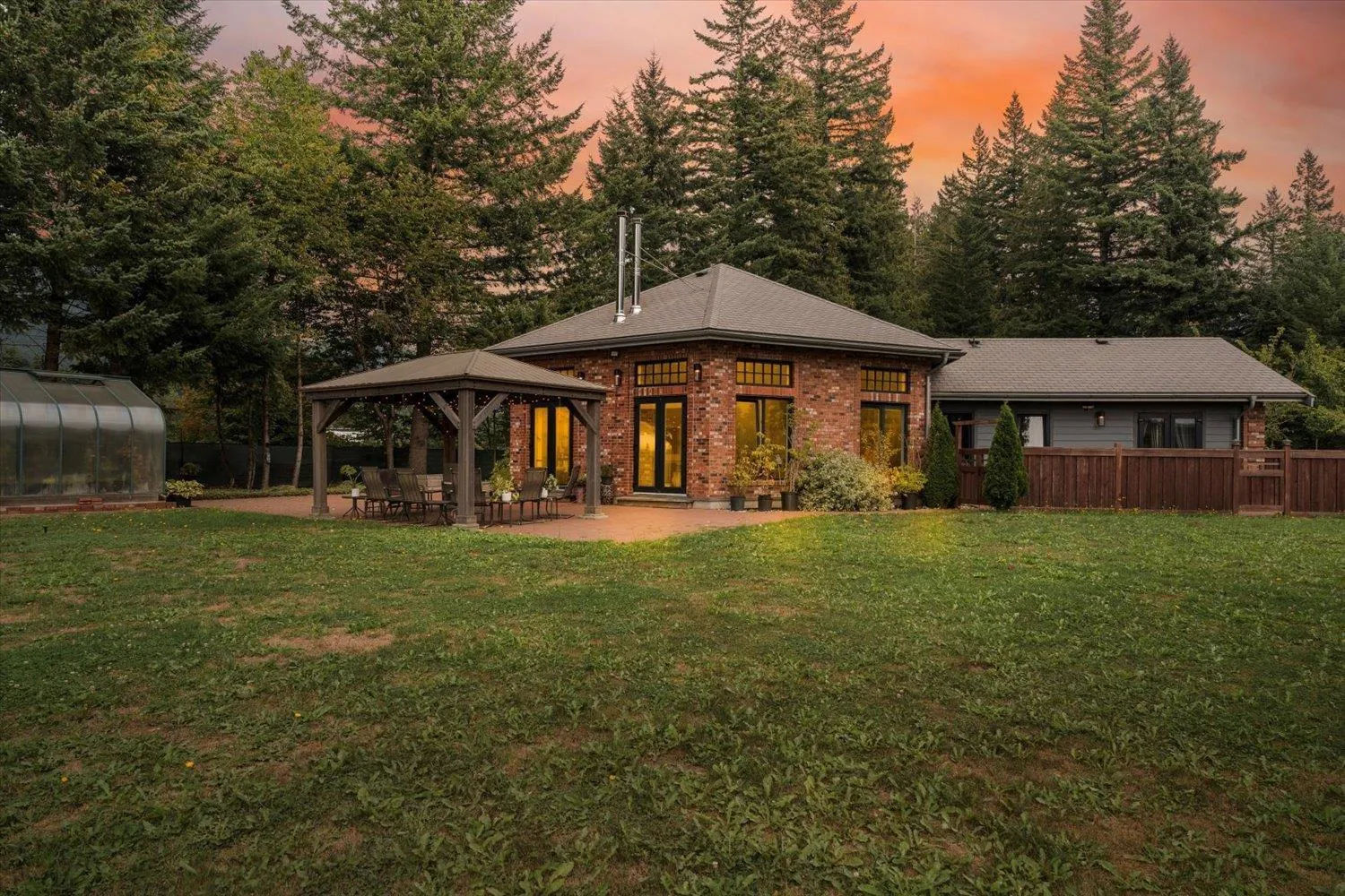 House for rent: 1185 Columbia Valley Road|columbia Valley, Columbia Valley, British Columbia V2R 4X6