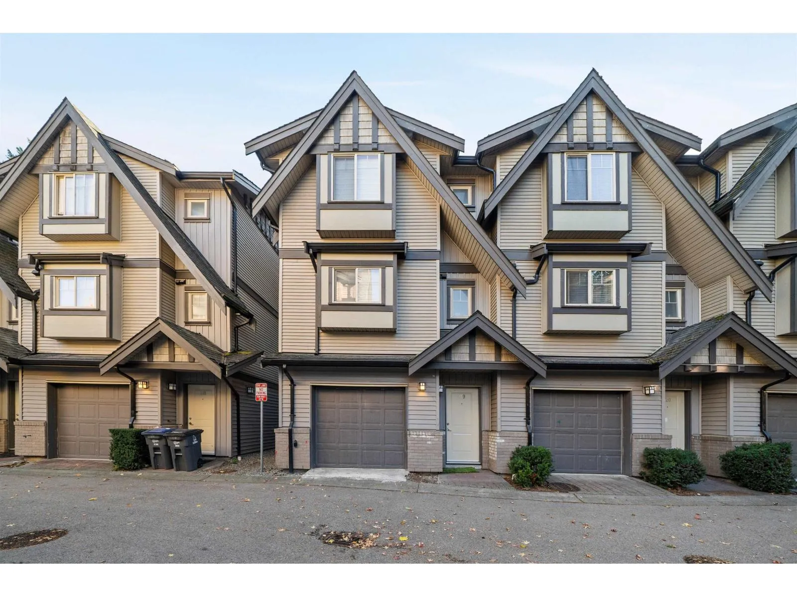 Row / Townhouse for rent: 119 13368 72 Avenue, Surrey, British Columbia V3W 2N6