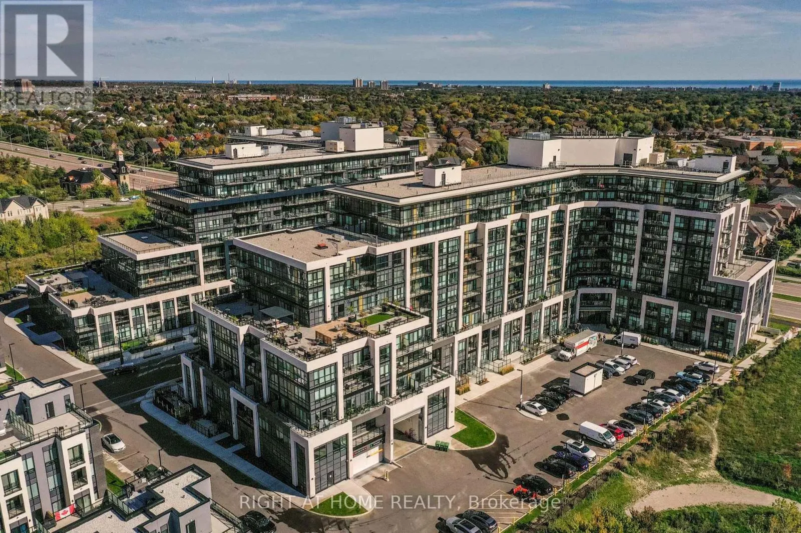 Apartment for rent: 119 - 405 Dundas Street W, Oakville, Ontario L6M 5P9