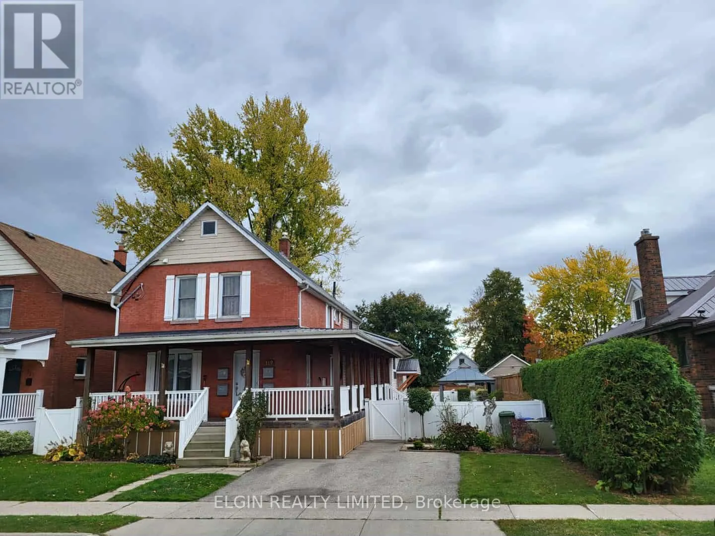 Fourplex for rent: 119 Erie Street, St. Thomas, Ontario N5R 2N1