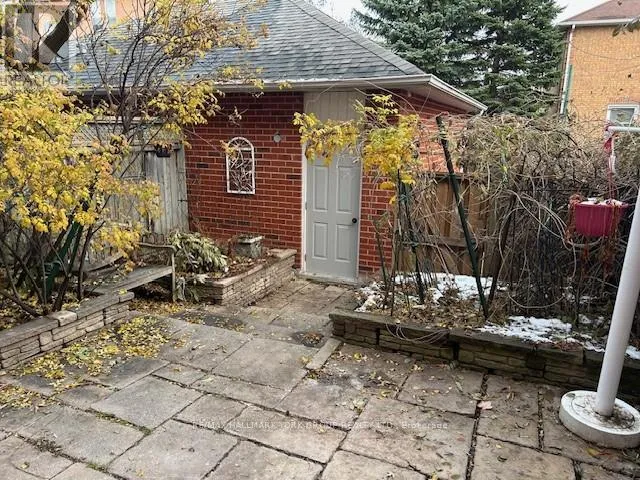 Row / Townhouse for rent: 119 John West Way, Aurora, Ontario L4G 7E3