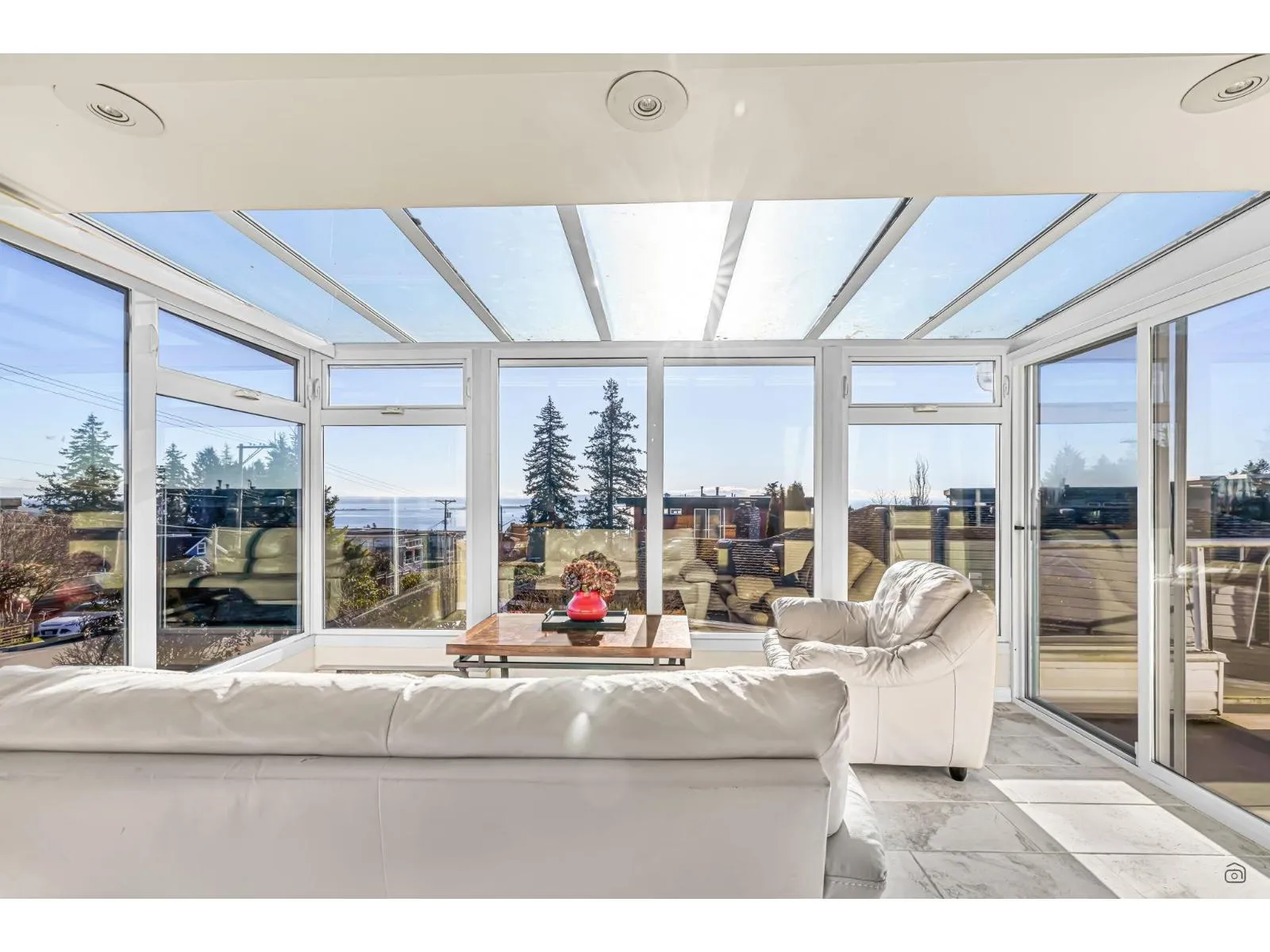 House for rent: 1191 Finlay Street, White Rock, British Columbia V4B 4K9