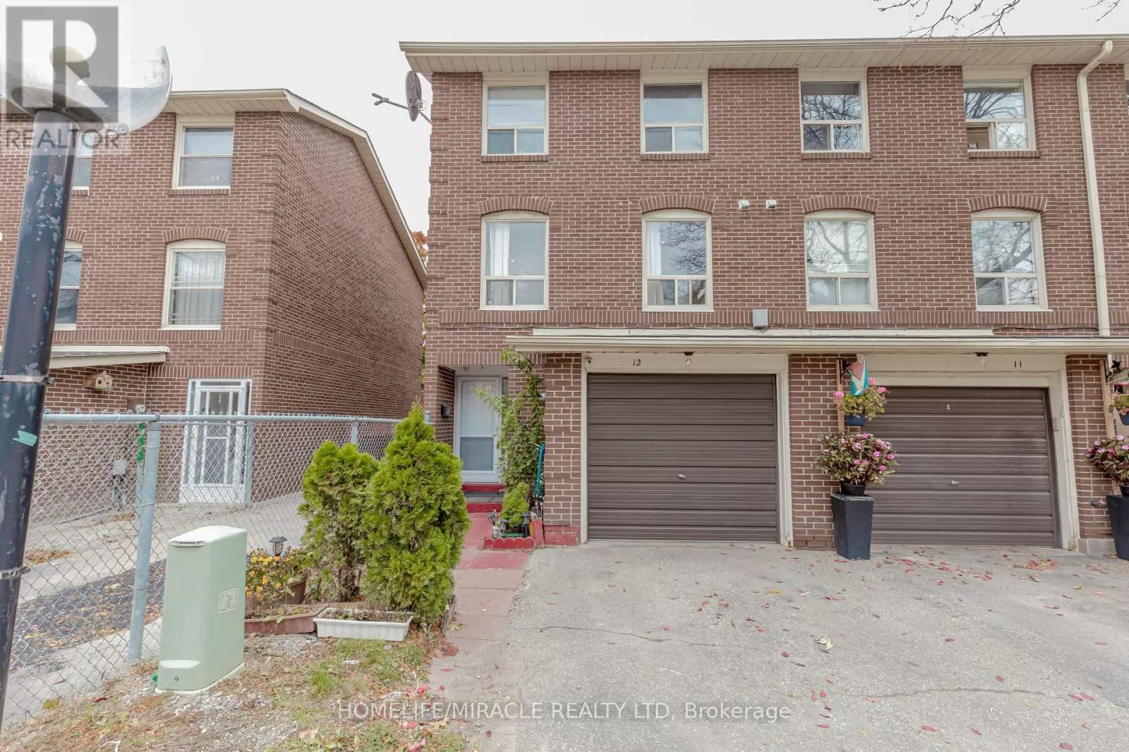 Row / Townhouse for rent: 12 - 12 Eden Park Drive, Brampton, Ontario L6T 3A5
