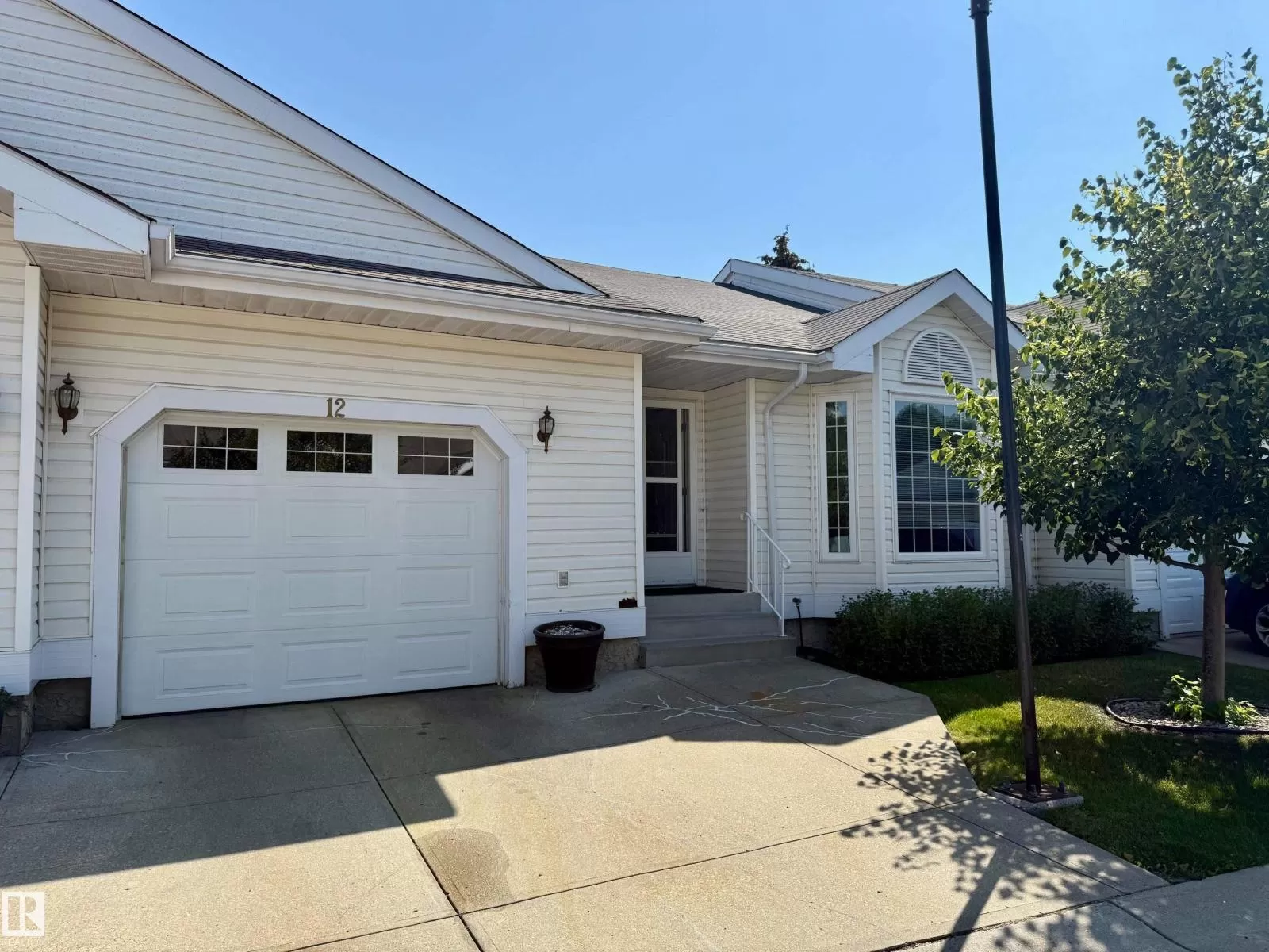 Row / Townhouse for rent: #12 13217 155 Av Nw, Edmonton, Alberta T6V 1E6