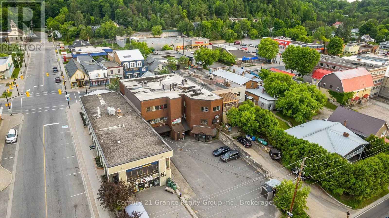 Retail for rent: 1&2 - 50 York Street, Dysart et al, Ontario K0M 1S0