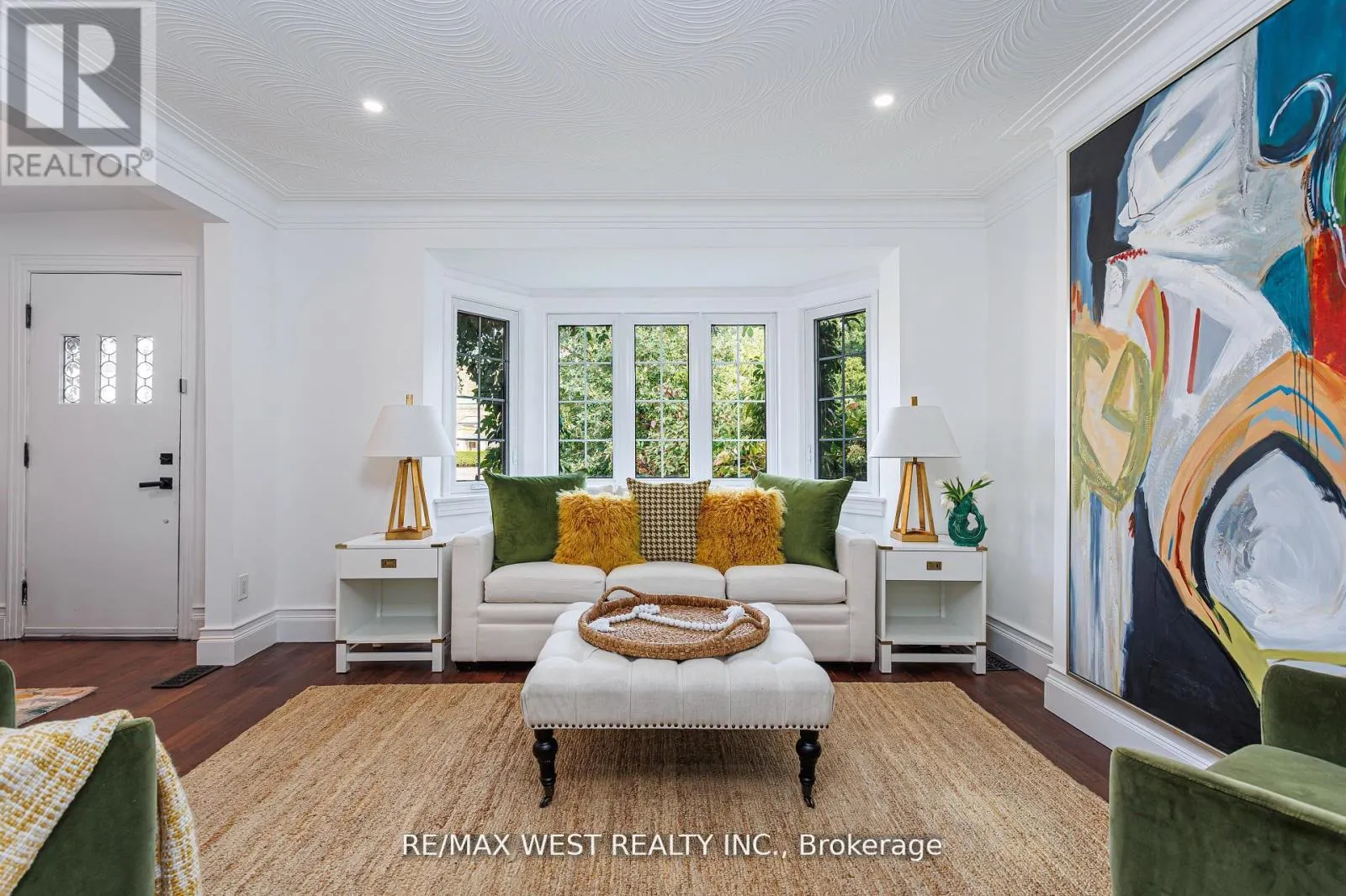 House for rent: 12 Brentwood Road S, Toronto, Ontario M8Z 3N2