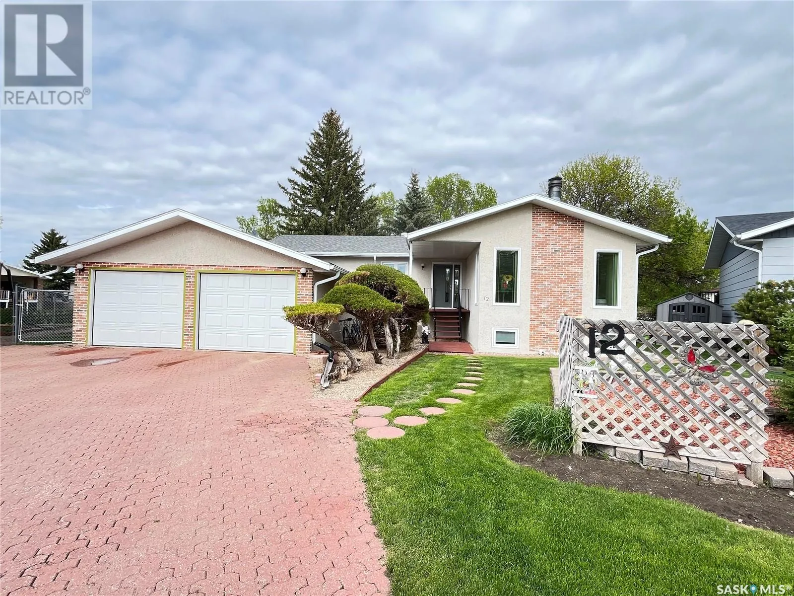 House for rent: 12 Chinook Place, Maple Creek, Saskatchewan S0N 1N0