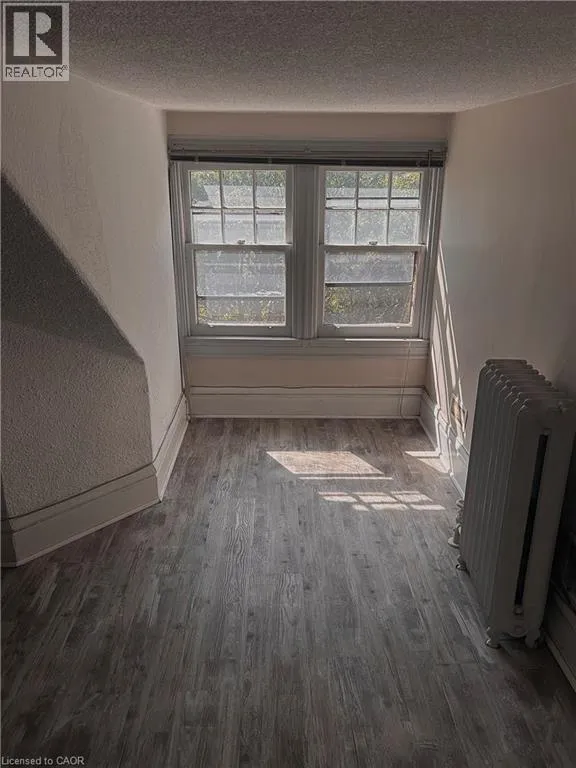 Apartment for rent: 12 Duke Street, Hamilton, Ontario L8P 1X1