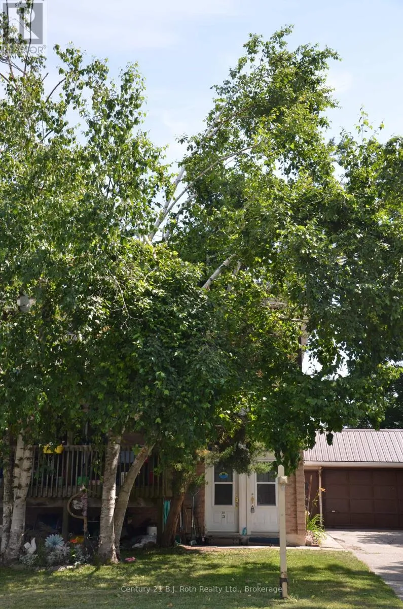 Triplex for rent: 12 King's Court, Orillia, Ontario L3V 6S4