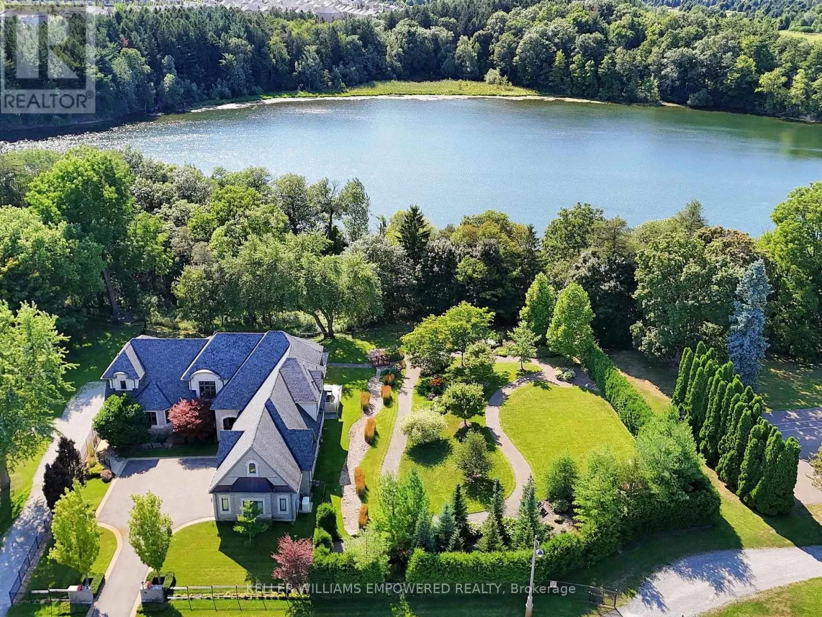 House for rent: 12 Macleod Estate Court, Richmond Hill, Ontario L4E 0B1