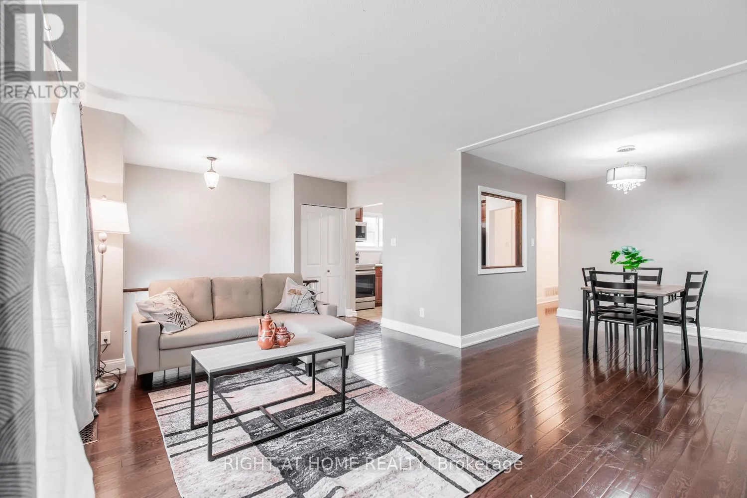 House for rent: 12 Murellen Crescent, Toronto, Ontario M4A 2K5