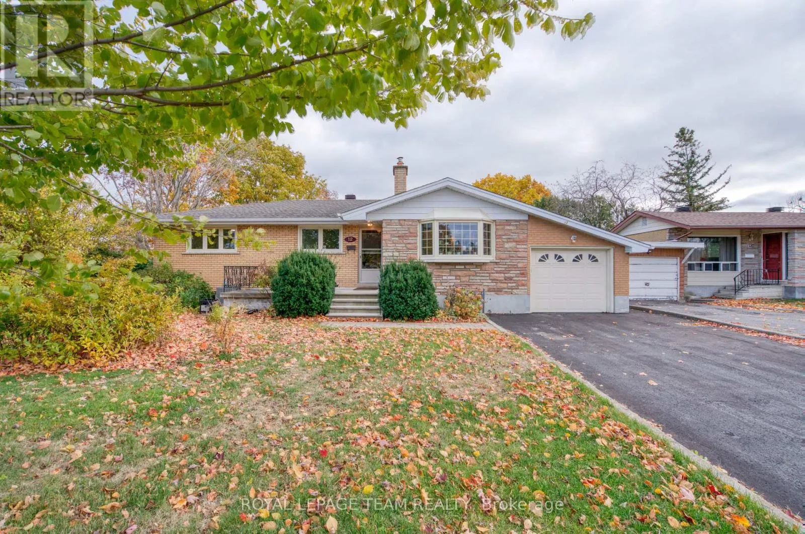 House for rent: 12 Oakview Avenue, Ottawa, Ontario K2G 3A1