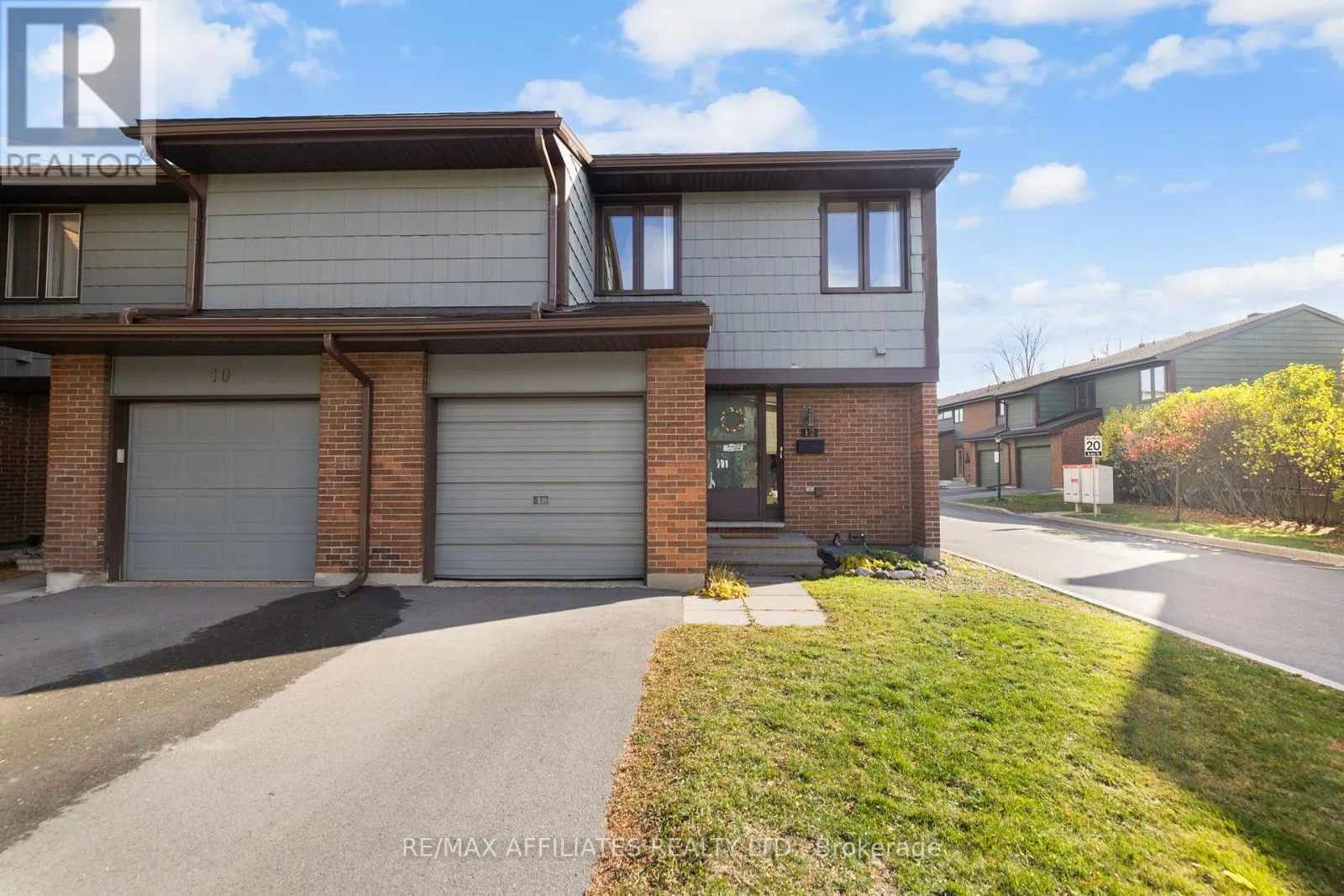 Row / Townhouse for rent: 12 Selye Crescent, Ottawa, Ontario K2K 1C9