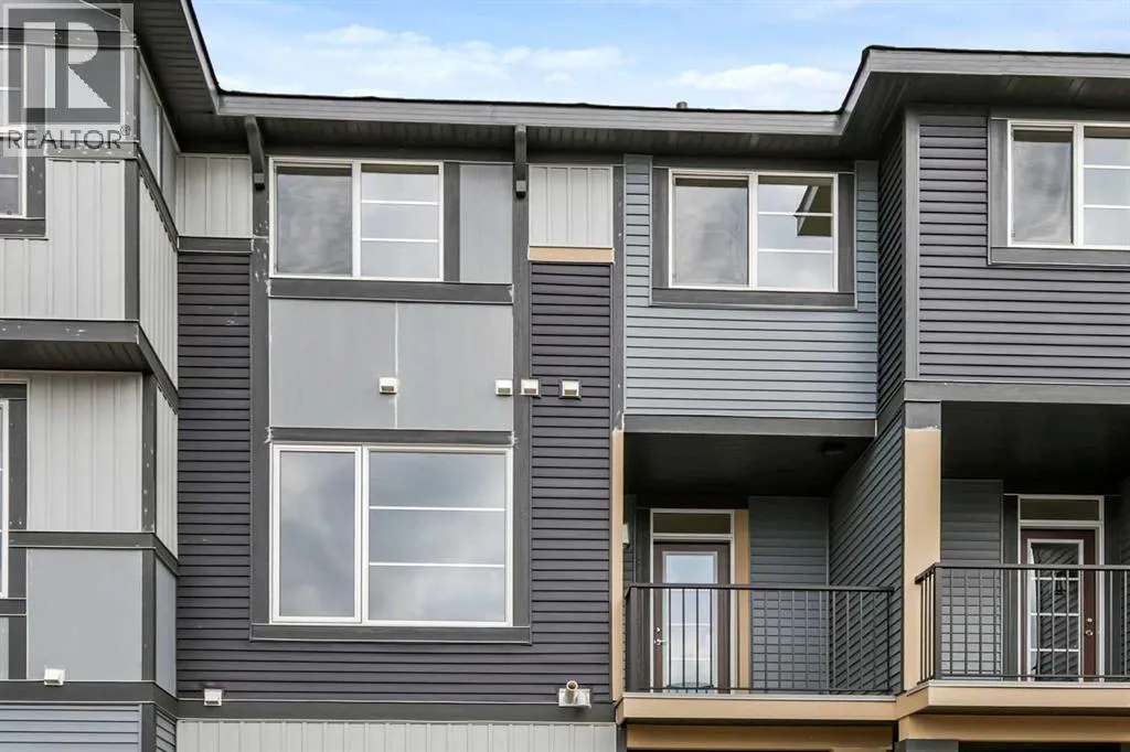 Row / Townhouse for rent: 12 Waterford Glen, Chestermere, Alberta T1X 2T8