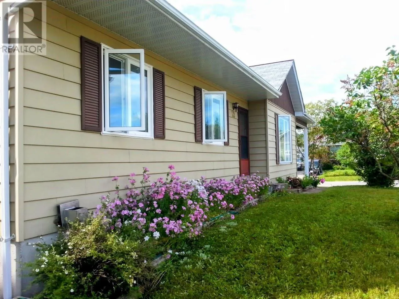 12 Wendego St, Manitouwadge, Ontario P0T 2C0