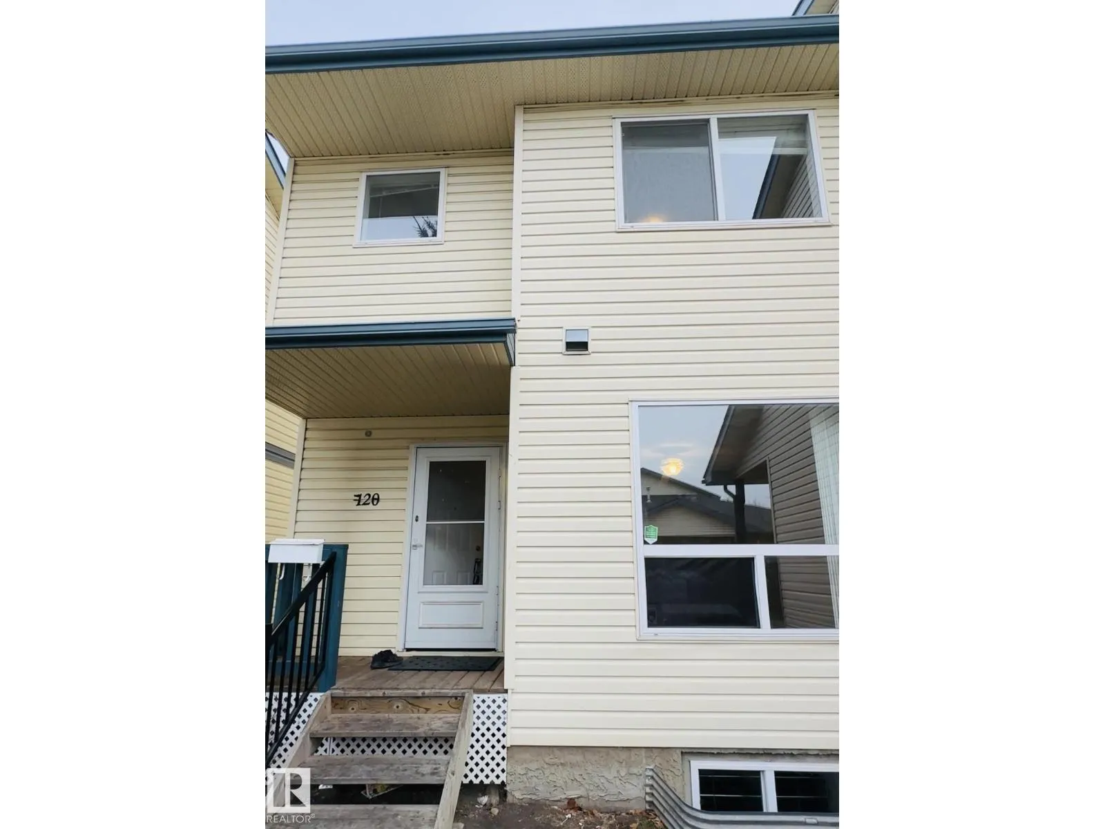 Row / Townhouse for rent: #120 10909 106 St Nw, Edmonton, Alberta T5H 4M7