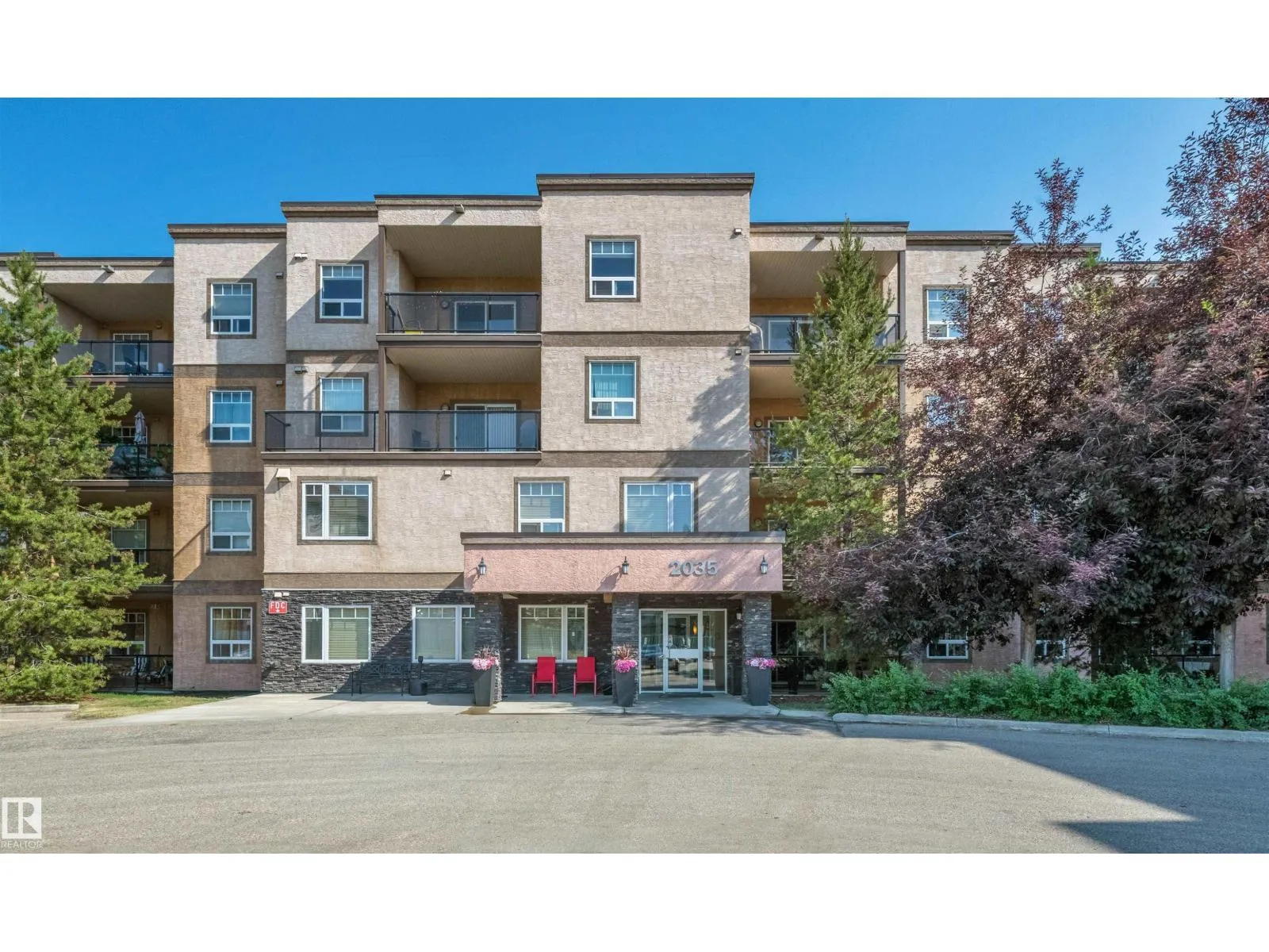 Apartment for rent: #120 2035 Grantham Ct Nw, Edmonton, Alberta T5T 3X4