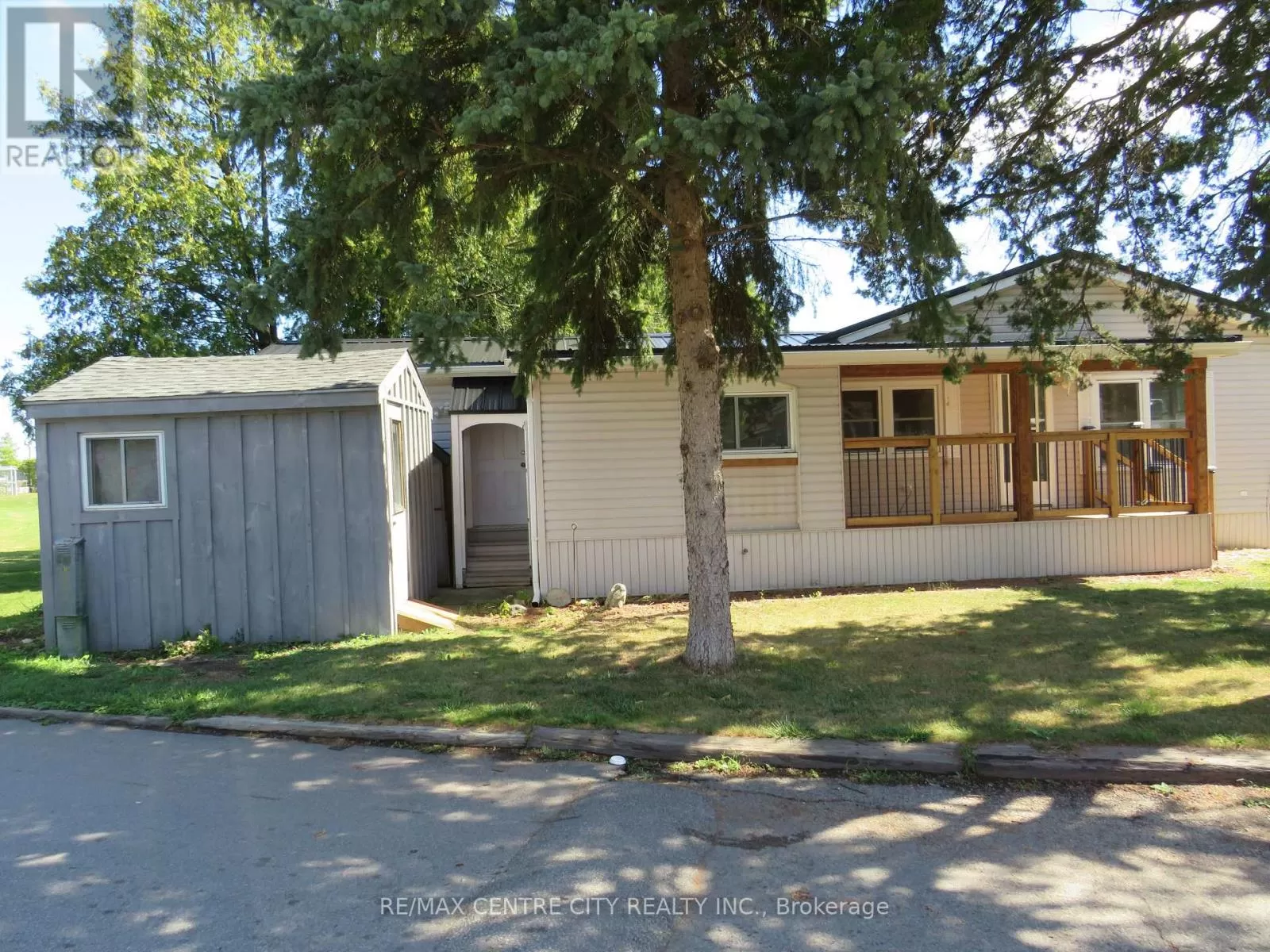 Mobile Home for rent: 120 - 2189 Dundas Street E, London East, Ontario N5V 1H3