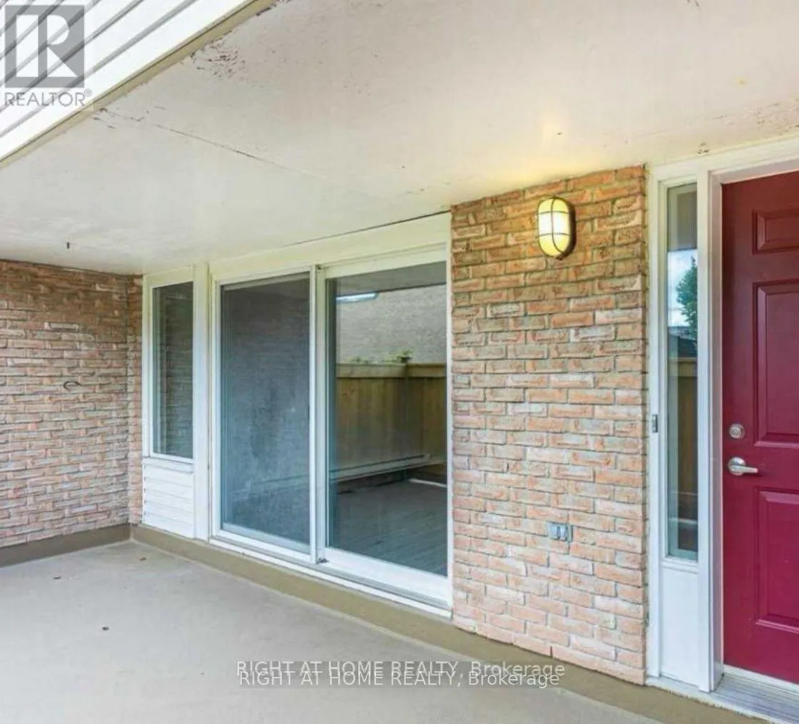 Row / Townhouse for rent: 120 - 248 Milestone Crescent E, Aurora, Ontario L4G 3M2