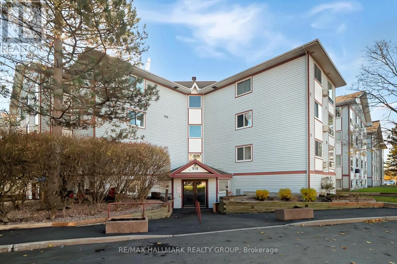 Apartment for rent: 120 - 318 Lorry Greenberg Drive, Ottawa, Ontario K1T 2R5