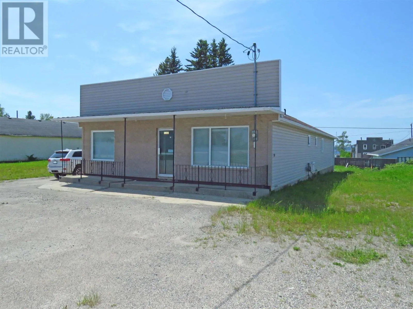 120 Dieppe Rd, Longlac, Ontario P0T 2A0