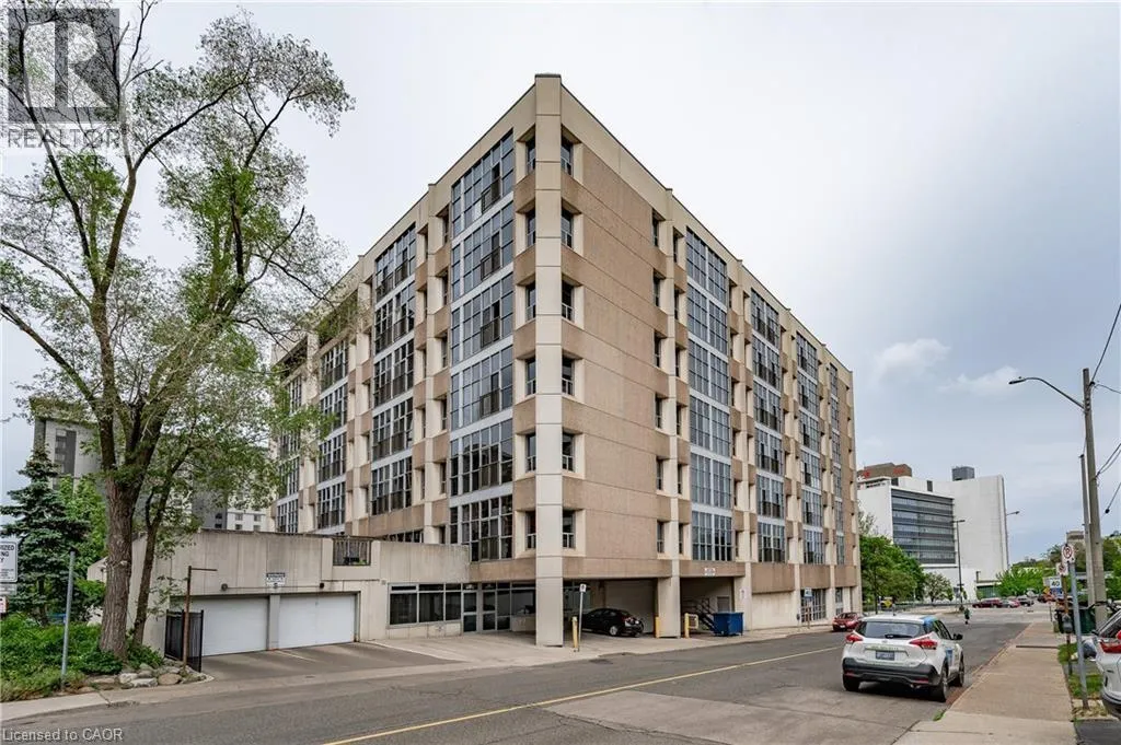 Apartment for rent: 120 Jackson Street W, Hamilton, Ontario L8P 0A4