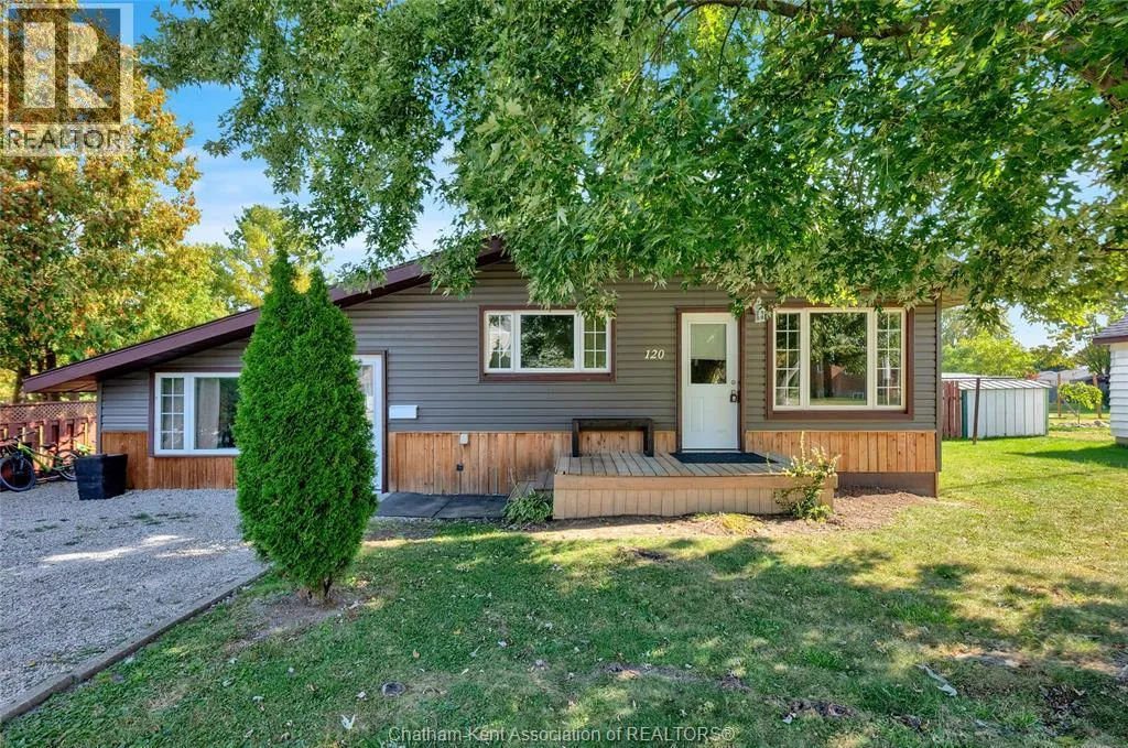 House for rent: 120 Water Street, Wallaceburg, Ontario N8A 2G2