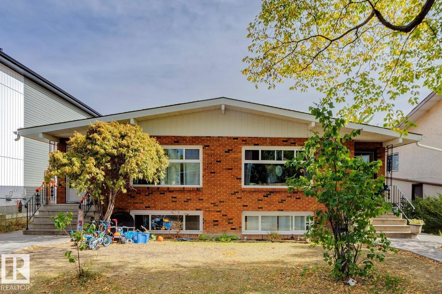 Duplex for rent: 12007/12009 103 St Nw Nw, Edmonton, Alberta T5G 2J7