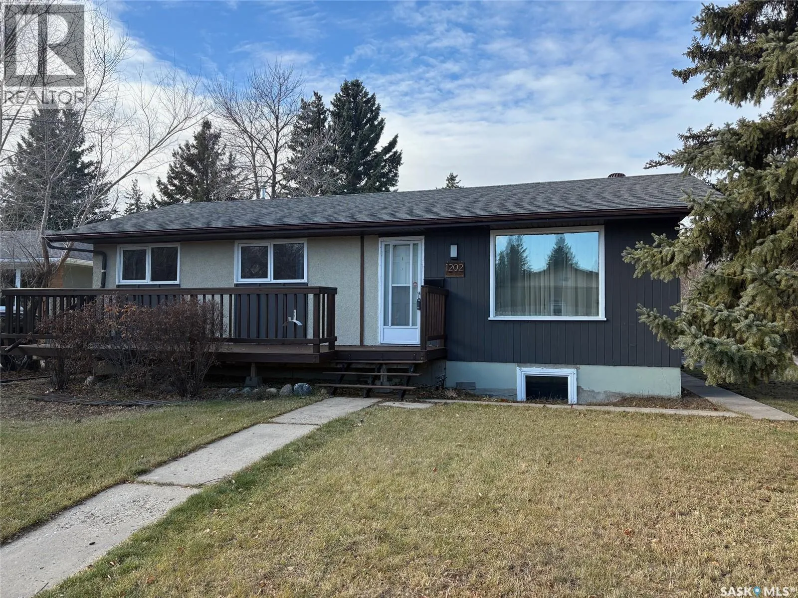 House for rent: 1202 East Centre, Saskatoon, Saskatchewan S7J 3A7