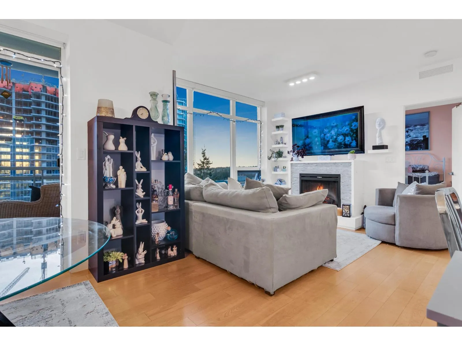 Apartment for rent: 1203 15152 Russell Avenue, White Rock, British Columbia V4B 0A3