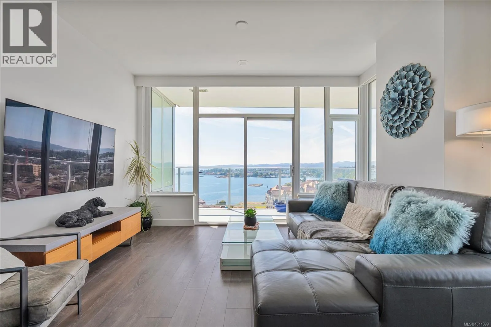 Apartment for rent: 1203 60 Saghalie Rd, Victoria, British Columbia V9A 0H1