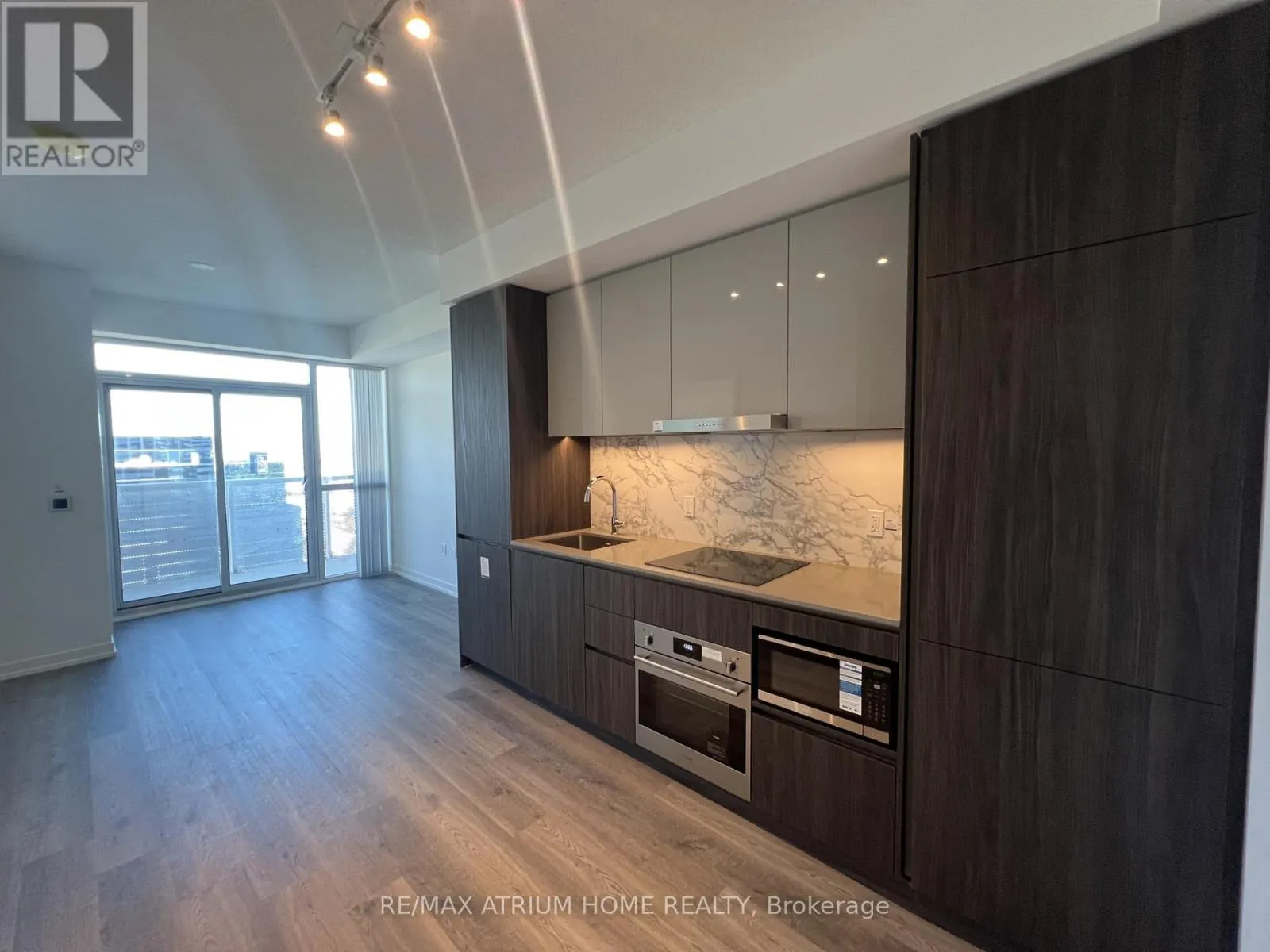 Apartment for rent: 1203 - 8 Interchange Way, Vaughan, Ontario L4K 0R2