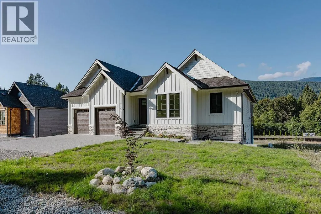 House for rent: 1203 Castle Road, Gibsons, British Columbia V0N 1V5