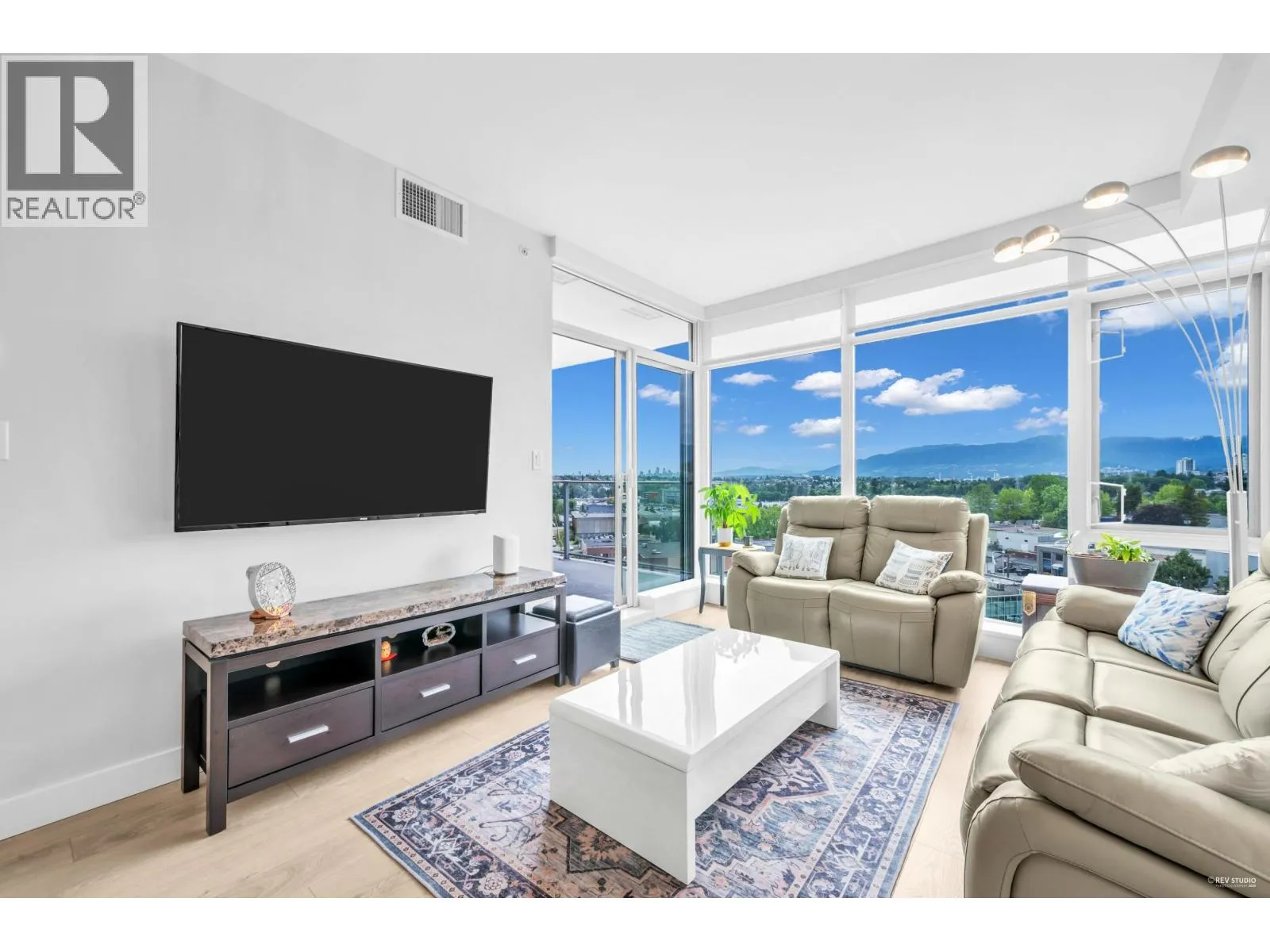 Apartment for rent: 1207 1788 Gilmore Avenue, Burnaby, British Columbia V5C 0L5