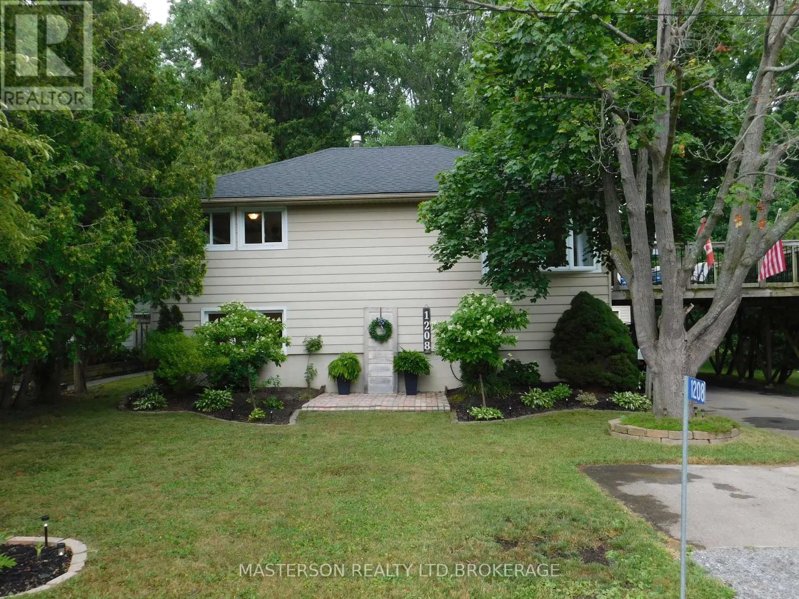 House for rent: 1208 Benner Avenue, Fort Erie, Ontario L2A 4N7