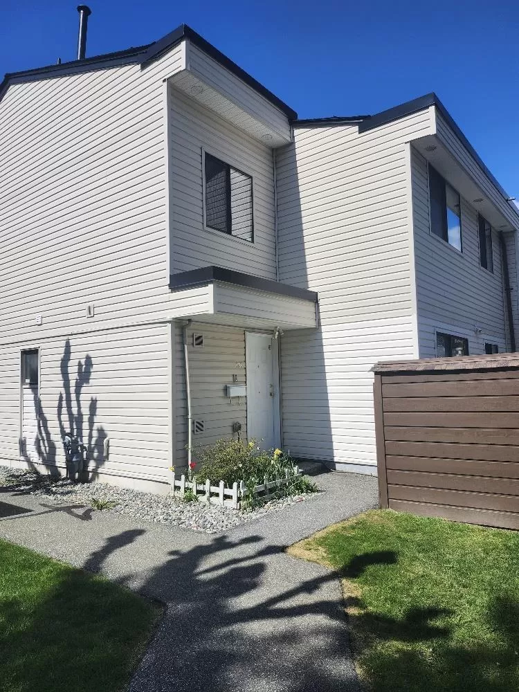 Row / Townhouse for rent: 121 14159 104 Avenue, Surrey, British Columbia V3T 1X6