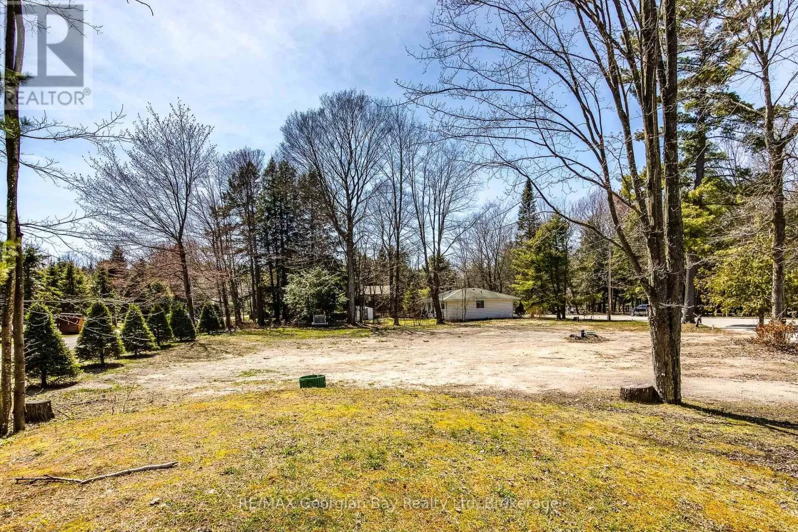 121 Green Point Road, Tiny, Ontario L9M 0M7