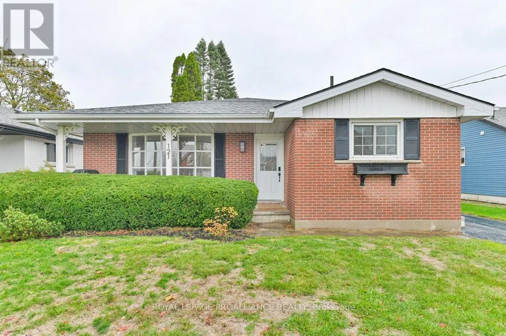 House for rent: 121 Palmer Road, Belleville, Ontario K8P 4C7