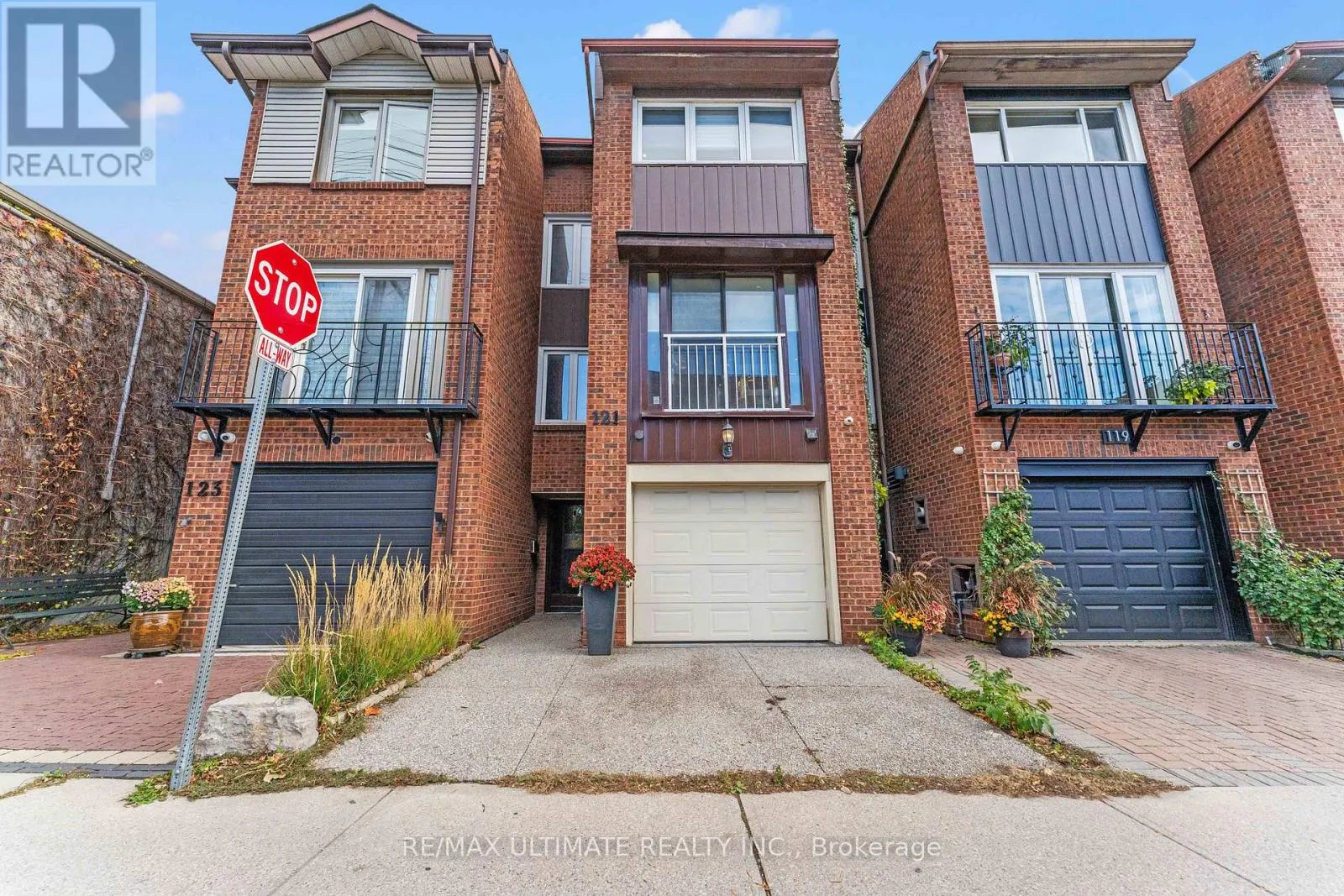 Row / Townhouse for rent: 121 Tecumseth Street E, Toronto, Ontario M6J 2H2