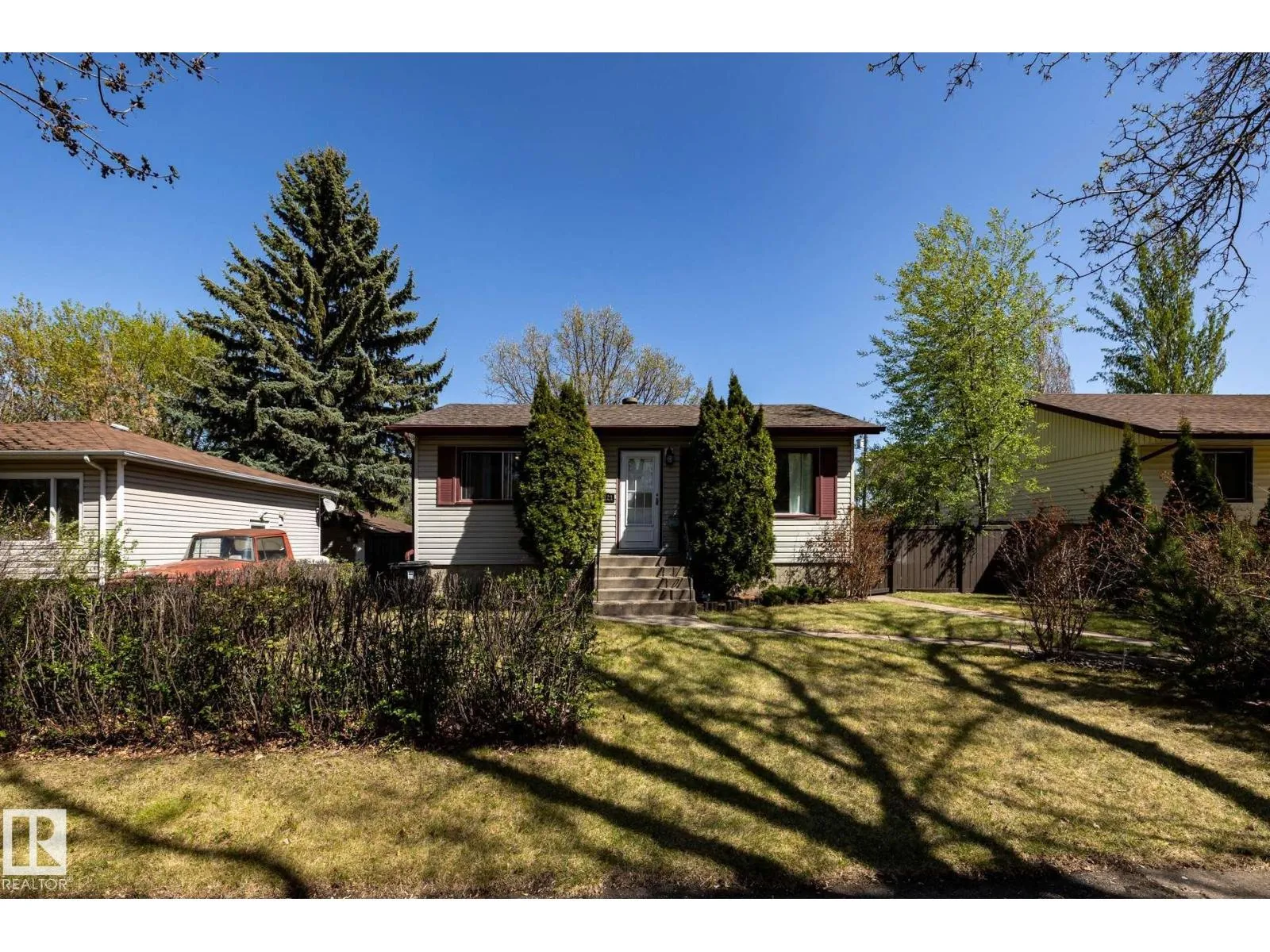 House for rent: 12121 39 St Nw, Edmonton, Alberta T5W 2J9