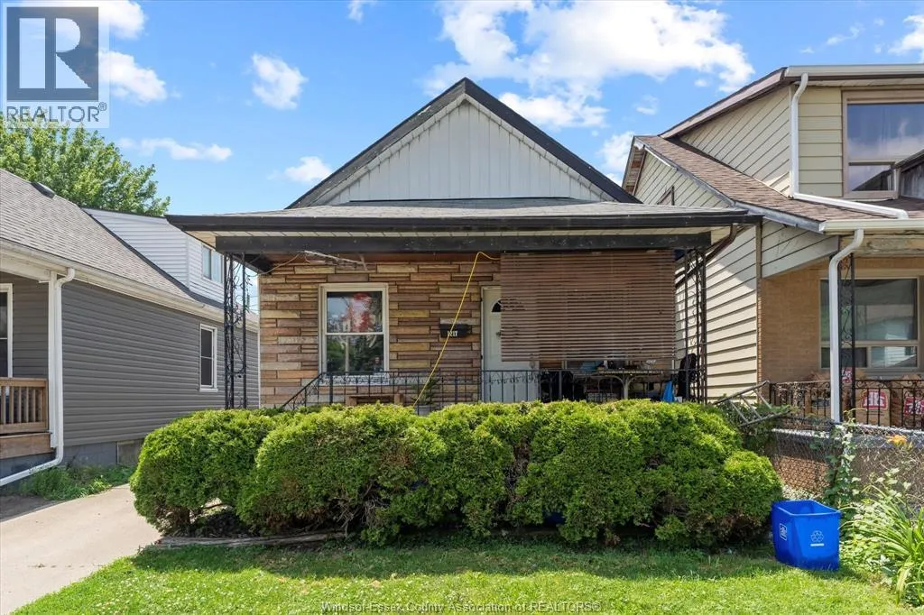 Duplex for rent: 1217 Henry Ford Centre, Windsor, Ontario N8Y 2T7