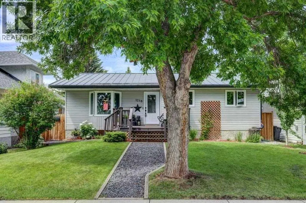 House for rent: 1218 Centre Street, Carstairs, Alberta T0M 0N0