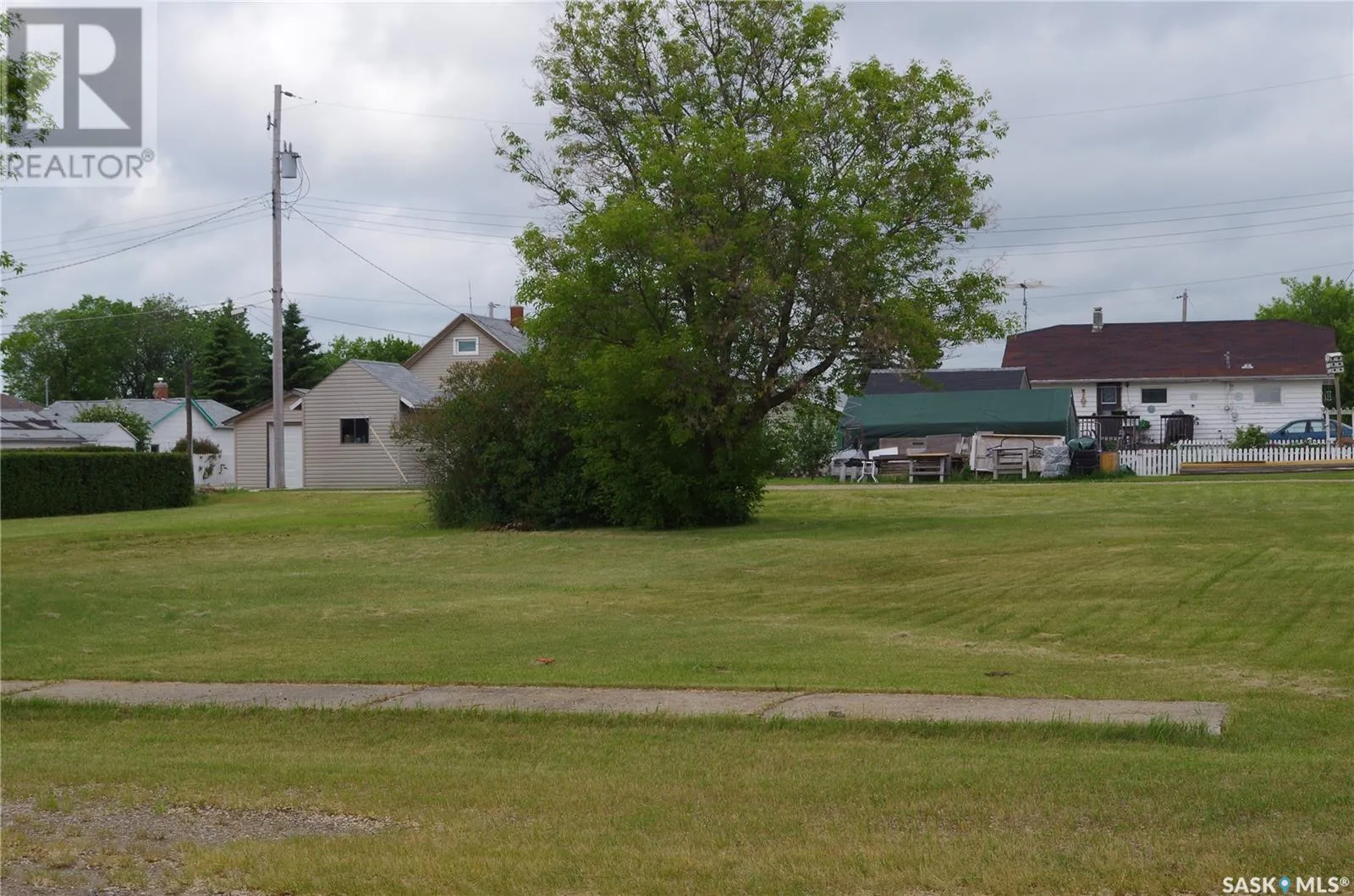 Unknown for rent: 122 & 124 3rd Avenue N, Naicam, Saskatchewan S0K 2Z0