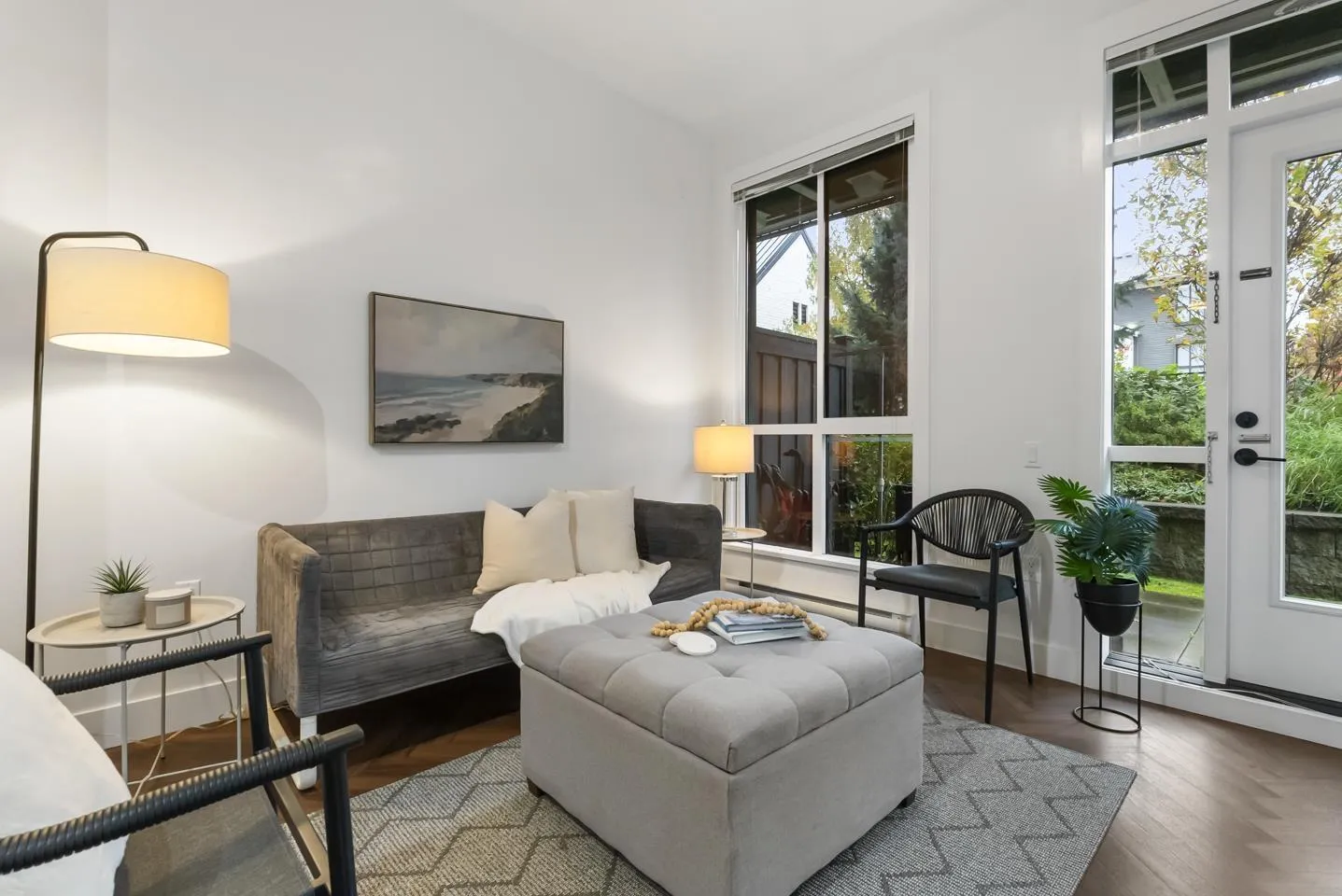 Apartment for rent: 122 14968 101a Avenue, Surrey, British Columbia V3R 0E8