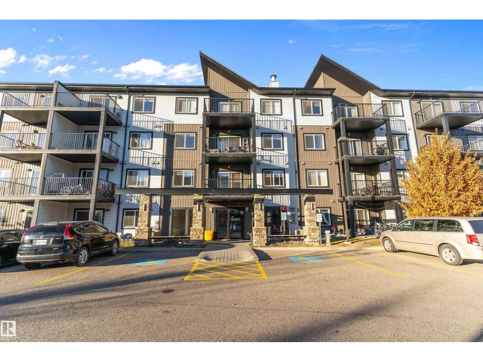 Apartment for rent: #122 3357 16a Av Nw, Edmonton, Alberta T5T 1W1