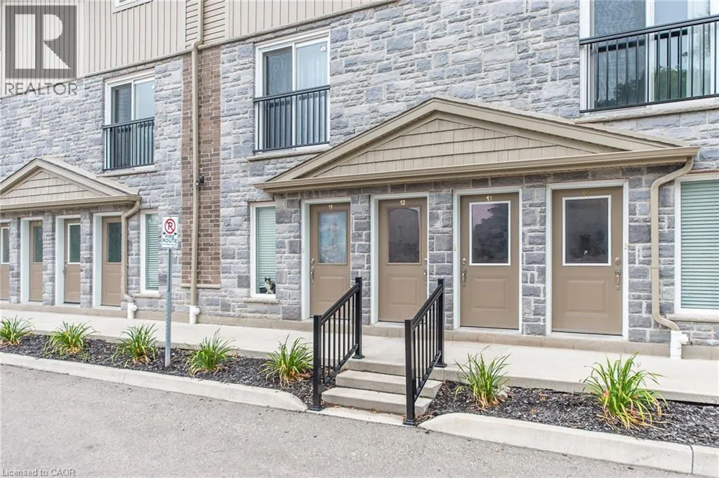 Row / Townhouse for rent: 122 Courtland Avenue E Unit# 4, Kitchener, Ontario N2G 0B8